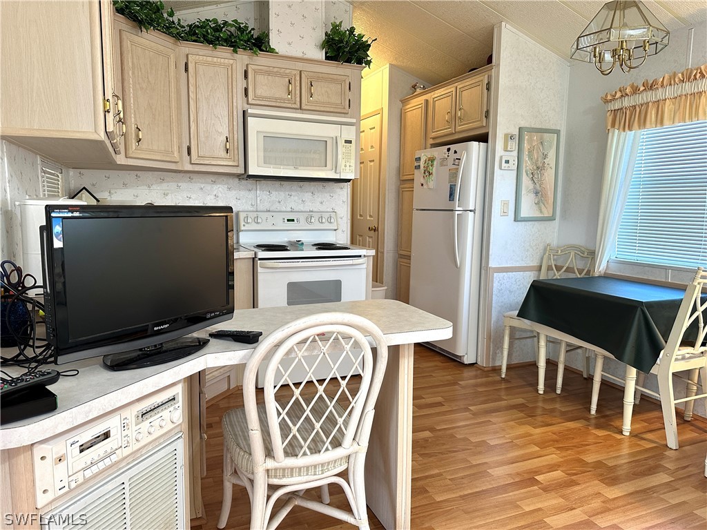1 Bed ManufacturedHome for Sale in Estero, photo 10