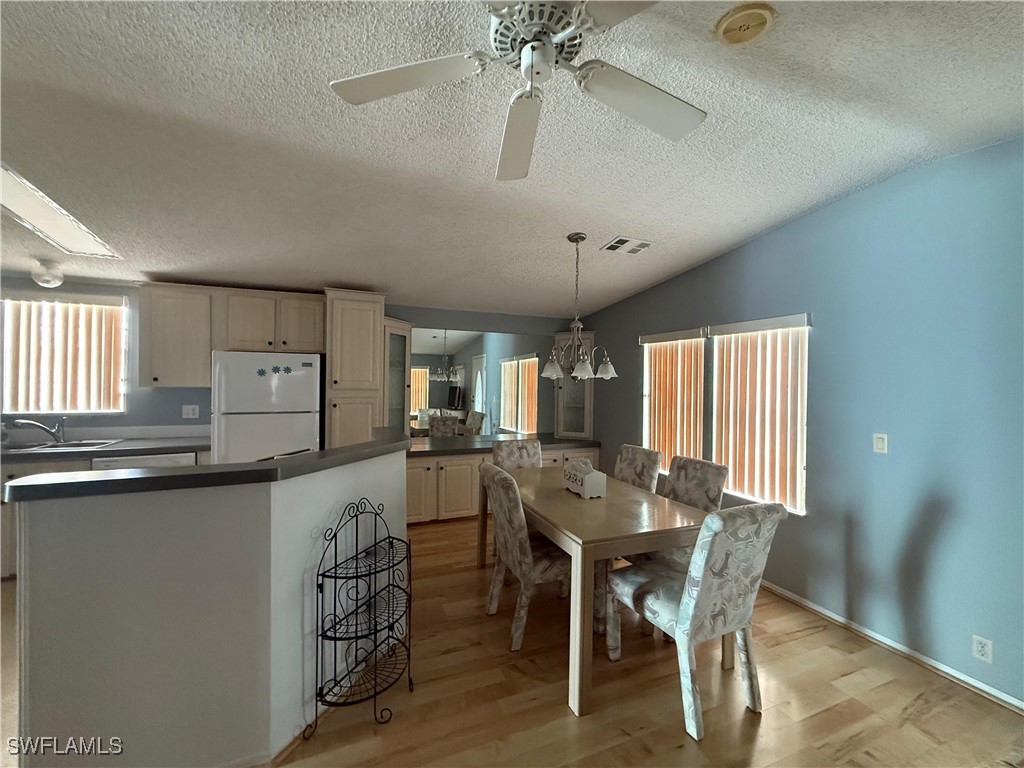2 Bed ManufacturedHome for Sale in North Fort Myers, photo 10