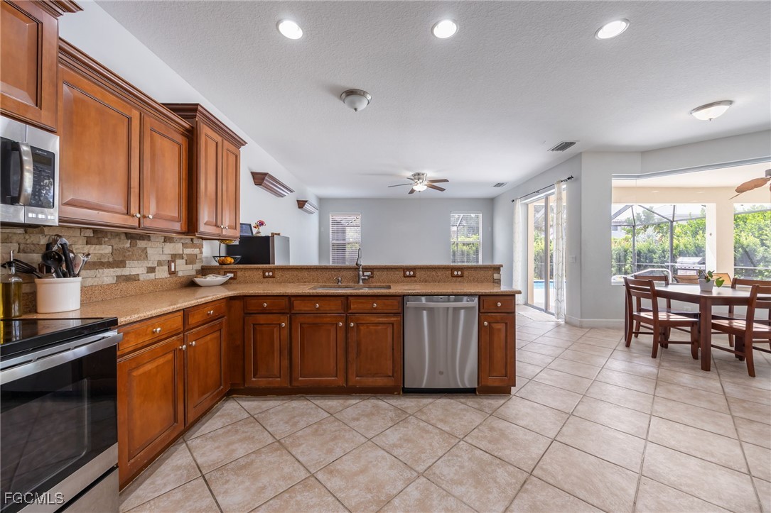 6 Bed Pool Home for Sale in Stoneybrook, photo 10