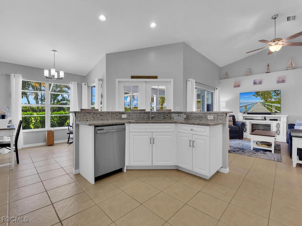 3 Bed Pool Home for Sale in Cape Coral, photo 10