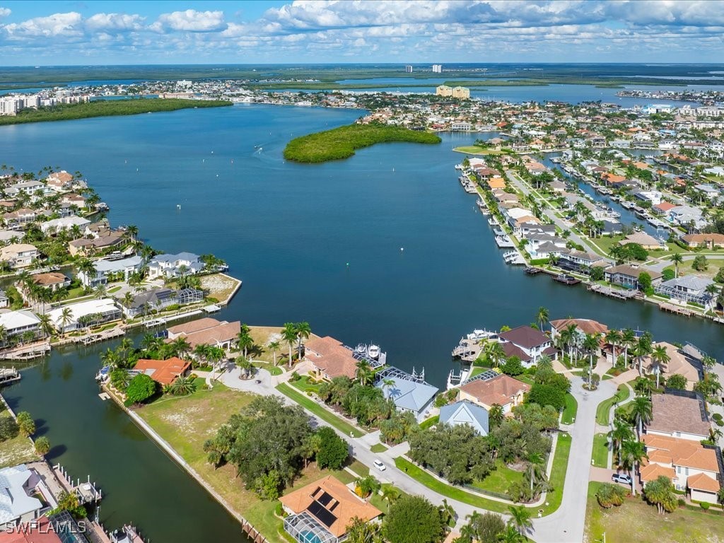 3 Bed Pool Home for Sale in Collier Bay, photo 10