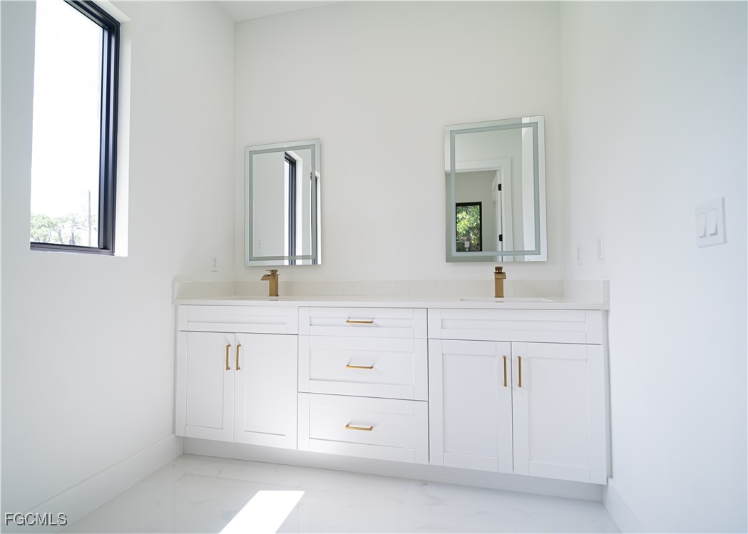 3 Bed SingleFamilyResidence for Sale in Lehigh Acres, photo 10