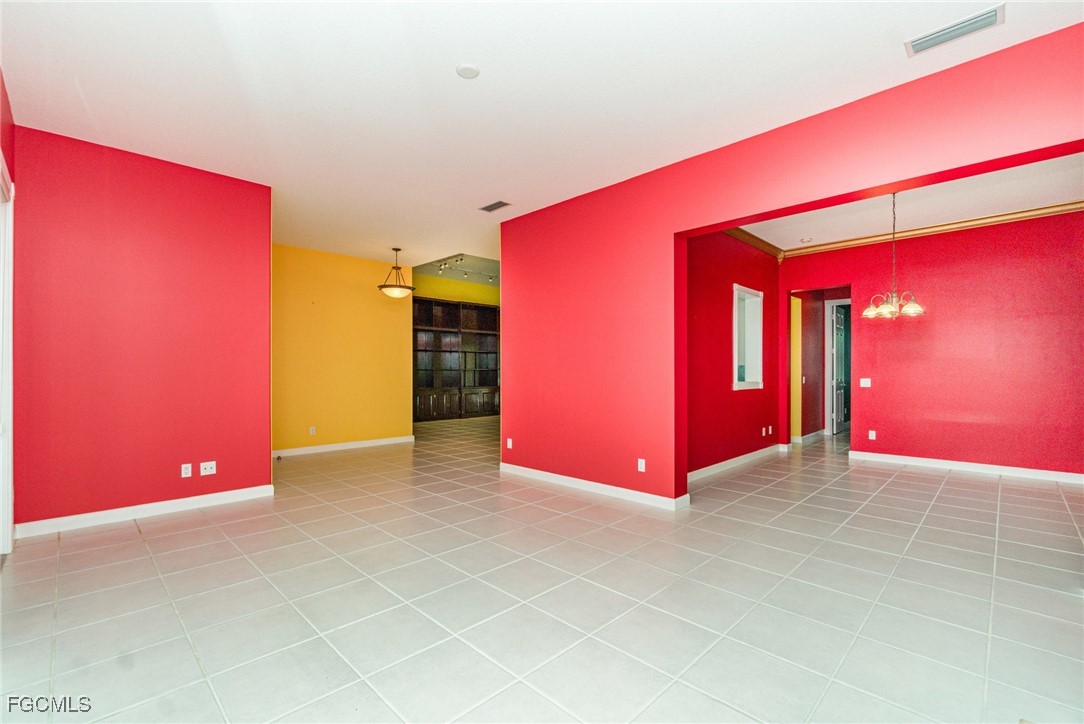 4 Bed Pool Home for Sale in Island Walk, photo 10