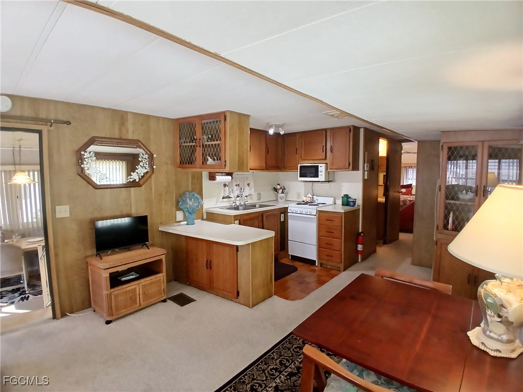 1 Bed ManufacturedHome for Sale in North Fort Myers, photo 10