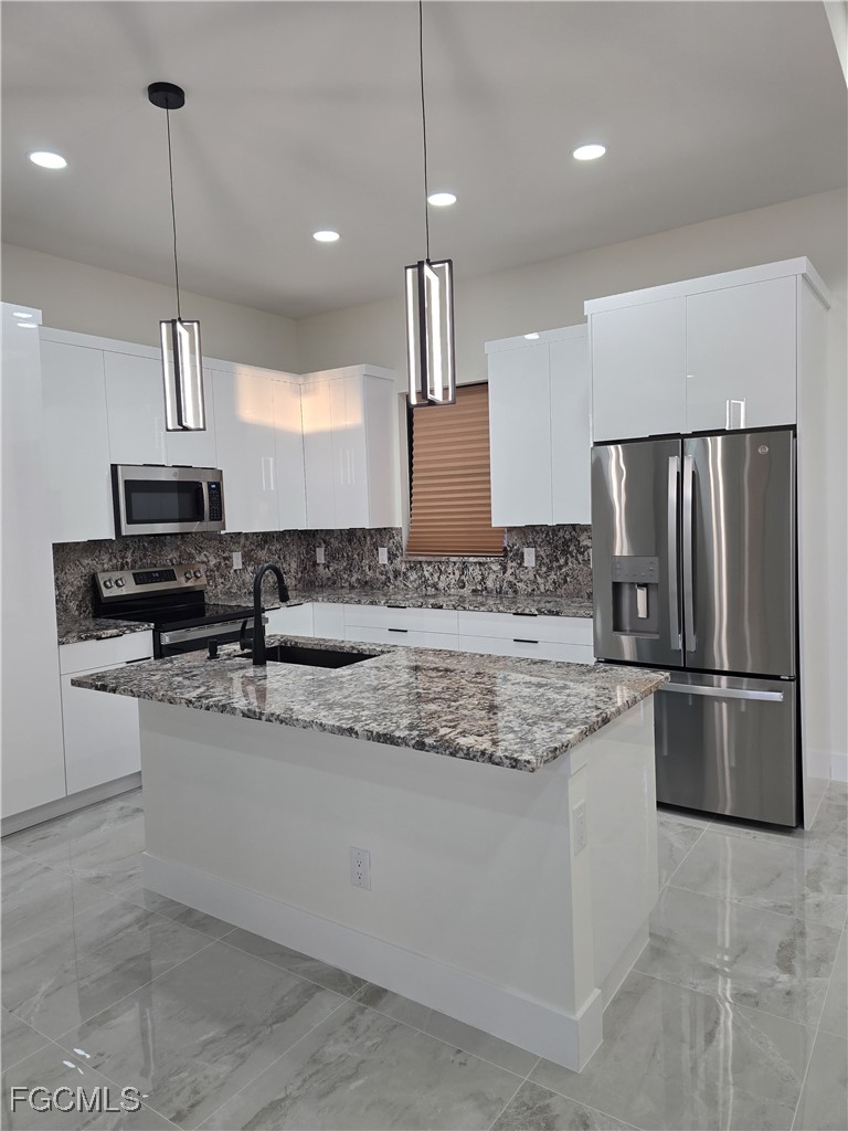3 Bed SingleFamilyResidence for Sale in Lehigh Acres, photo 10