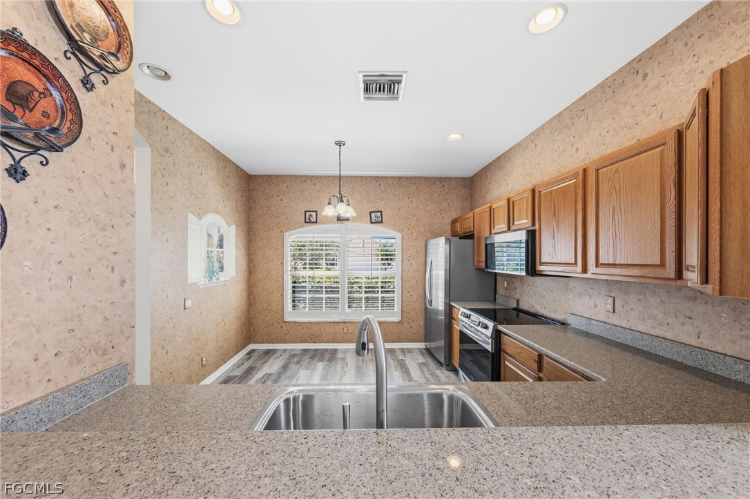 3 Bed SingleFamilyResidence for Sale in Cape Coral, photo 10