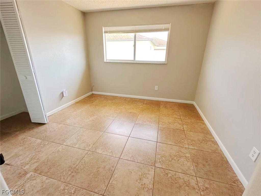 3 Bed SingleFamilyResidence for Sale in Cape Coral, photo 10