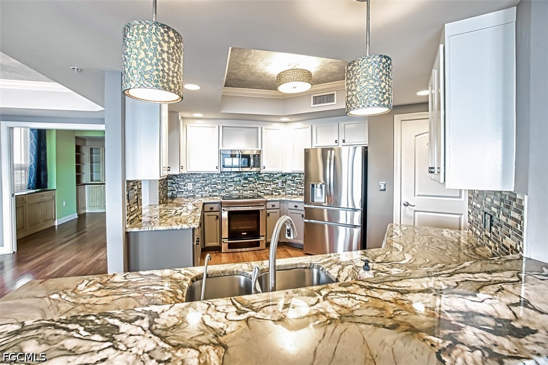 2 Bed Waterfront Home for Sale in Fort Myers, photo 10