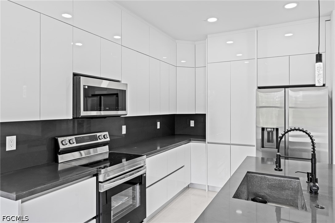 4 Bed SingleFamilyResidence for Sale in Lehigh Acres, photo 10