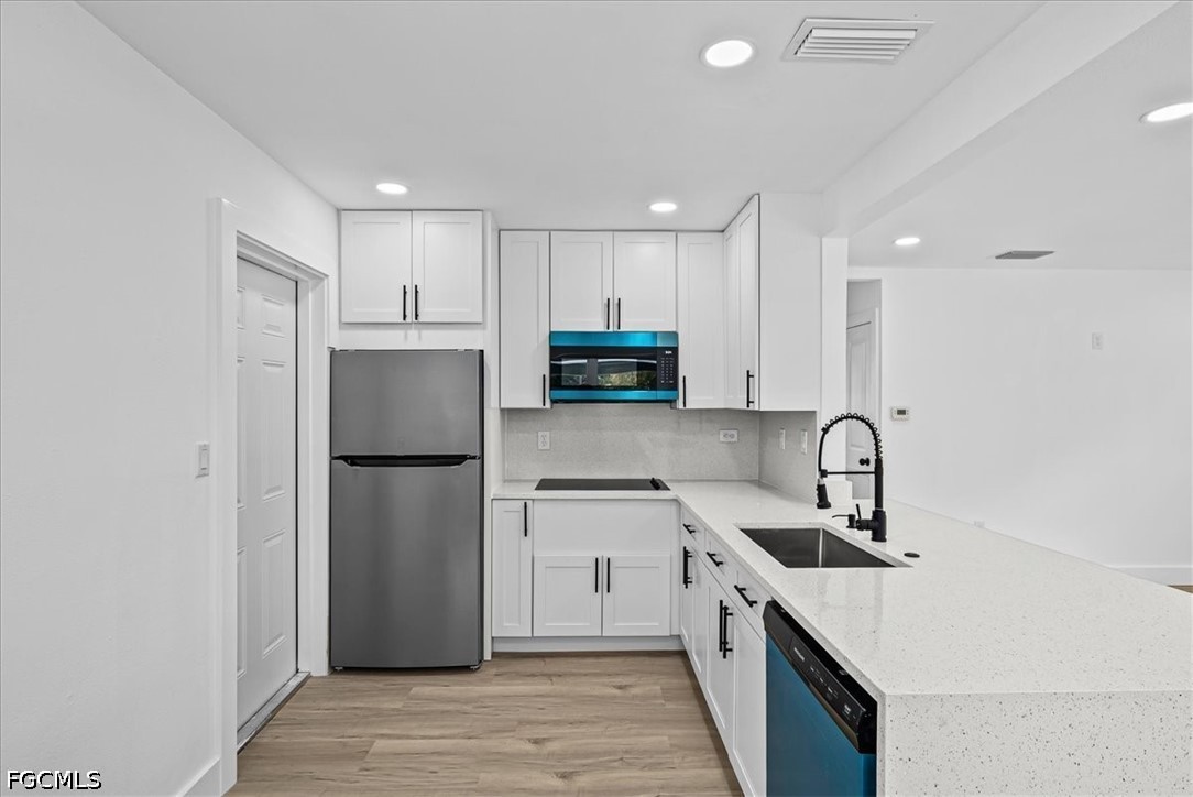 2 Bed SingleFamilyResidence for Sale in Fort Myers, photo 10