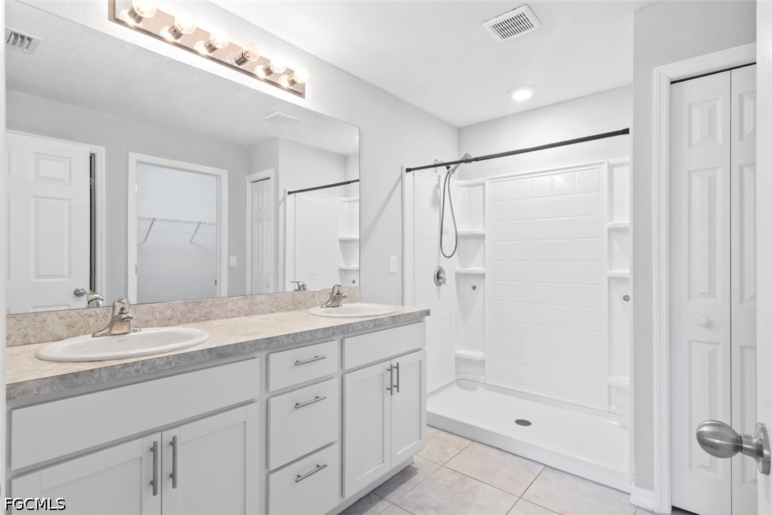3 Bed SingleFamilyResidence for Sale in Cape Coral, photo 10