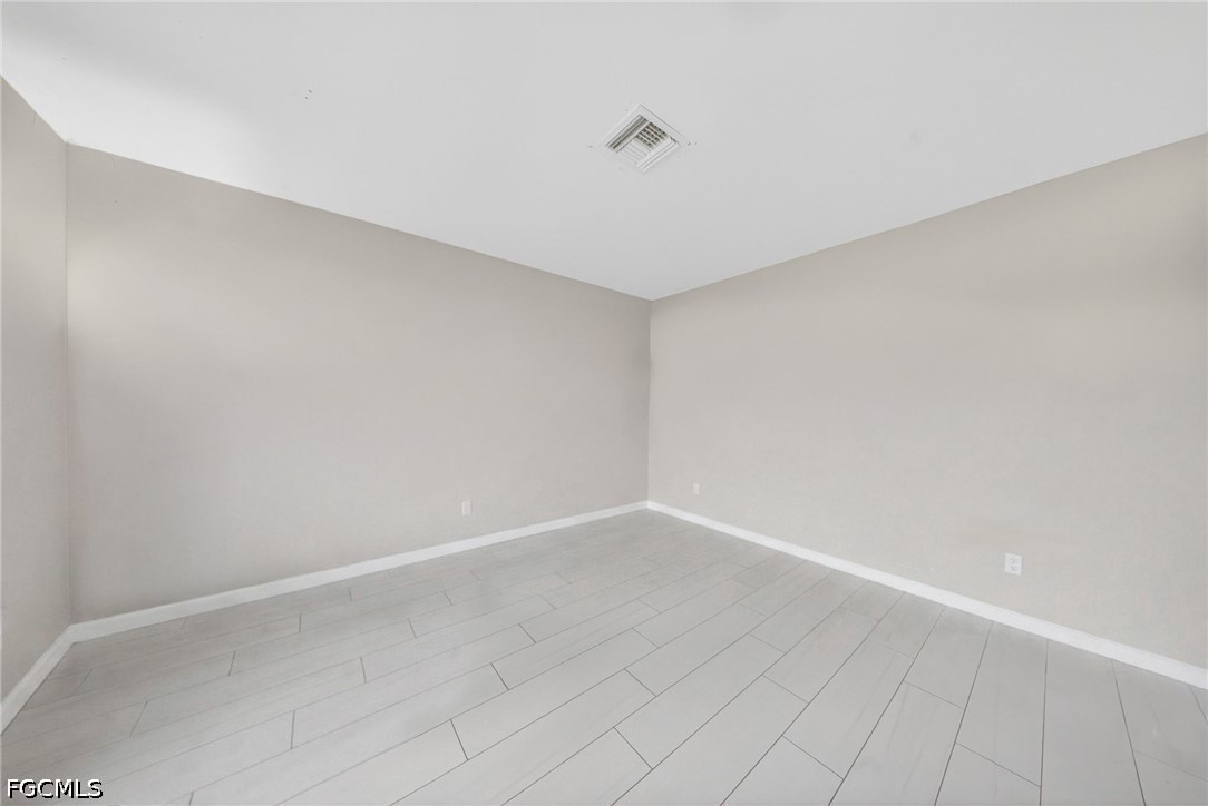 3 Bed SingleFamilyResidence for Sale in Cape Coral, photo 10