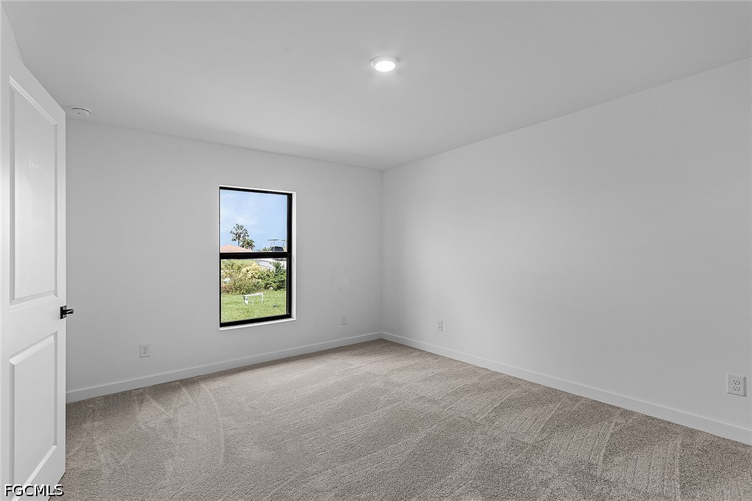 3 Bed SingleFamilyResidence for Sale in Mirror Lakes, photo 10