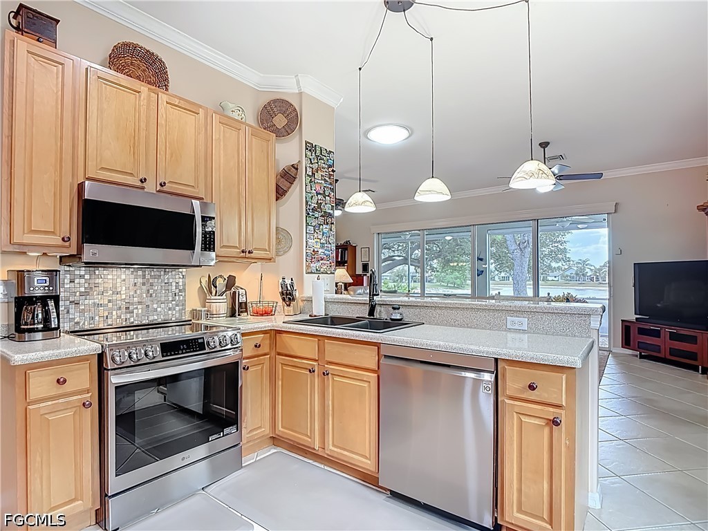 2 Bed Waterfront Home for Sale in Palm Island, photo 10