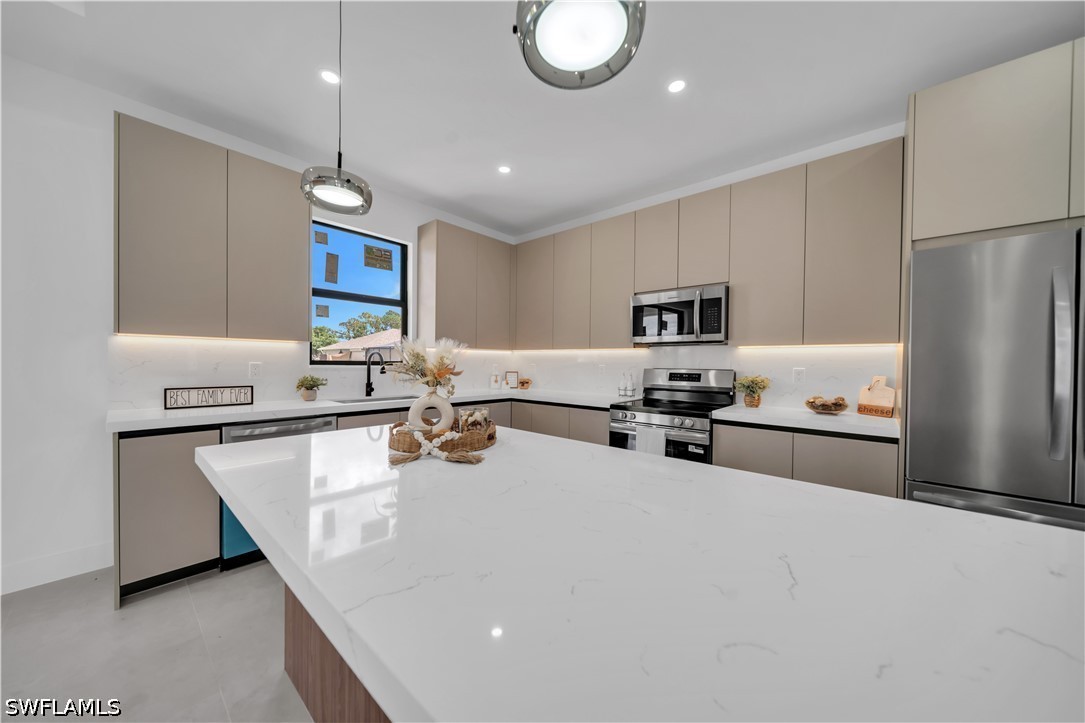 4 Bed SingleFamilyResidence for Sale in Lehigh Acres, photo 10