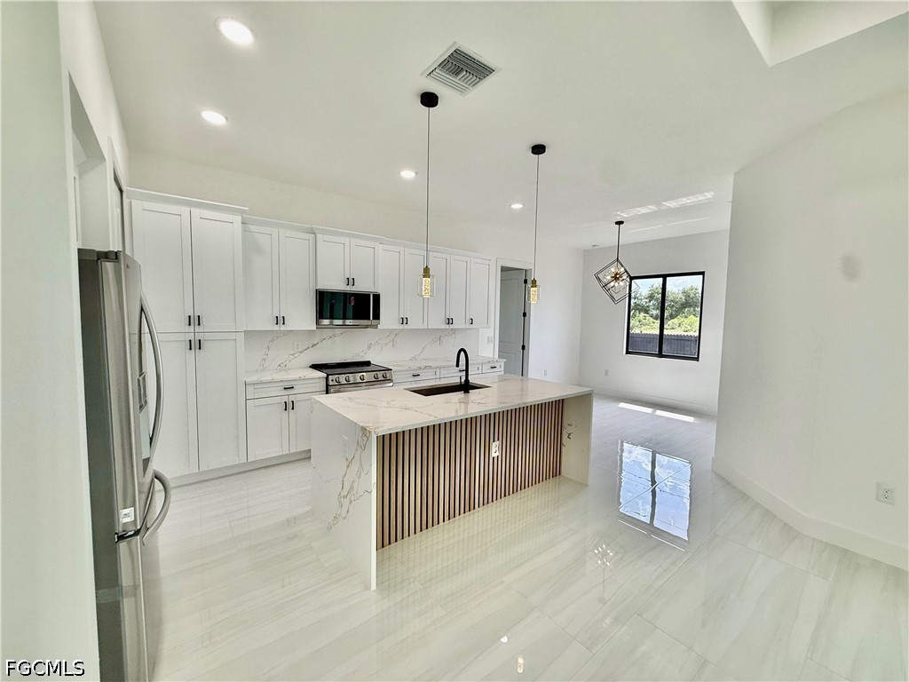 4 Bed SingleFamilyResidence for Sale in Lehigh Acres, photo 10