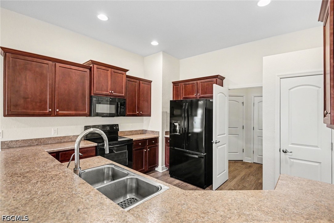 3 Bed SingleFamilyResidence for Sale in Cape Coral, photo 10