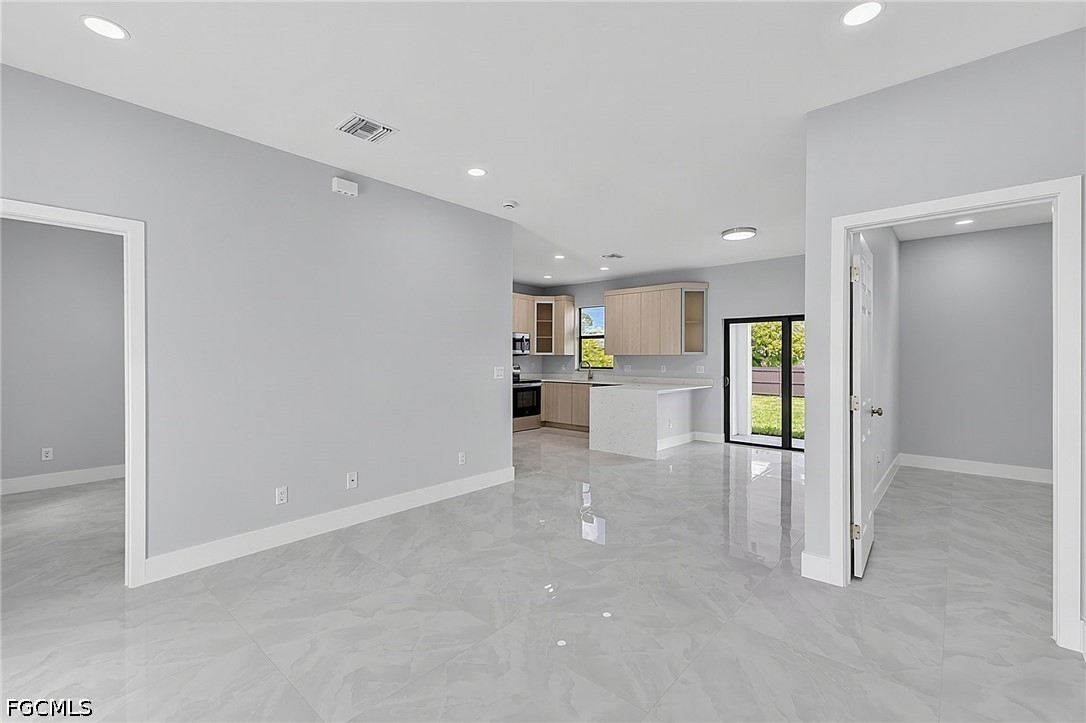 3 Bed SingleFamilyResidence for Sale in Lehigh Acres, photo 10