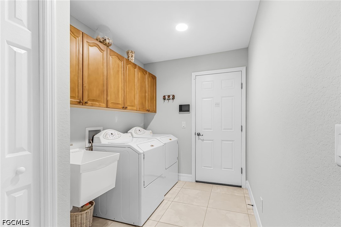 3 Bed Pool Home for Sale in Cape Coral, photo 10