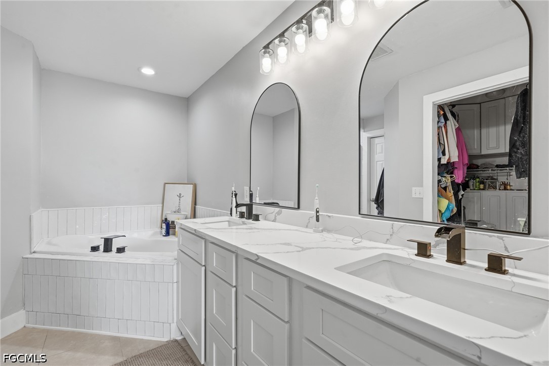 3 Bed Pool Home for Sale in Cape Coral, photo 10