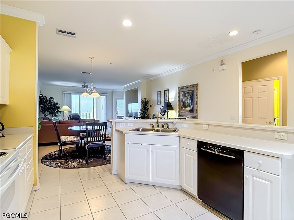 2 Bed Waterfront Home for Sale in Fort Myers, photo 10