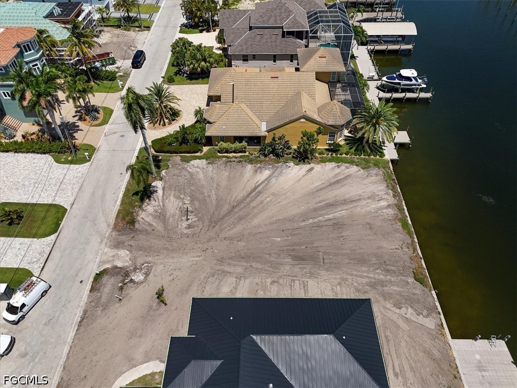 Waterfront Home for Sale in Siesta Isles, photo 10