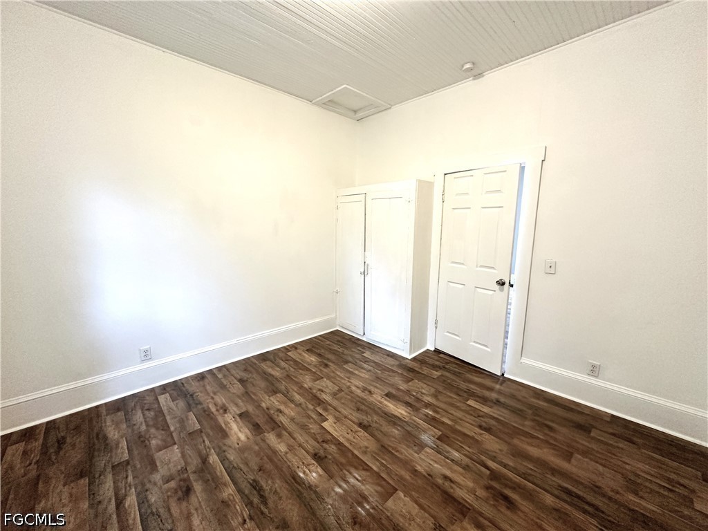 2 Bed SingleFamilyResidence for Sale in Fort Myers, photo 10