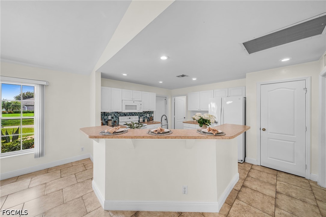 3 Bed SingleFamilyResidence for Sale in Cape Coral, photo 10