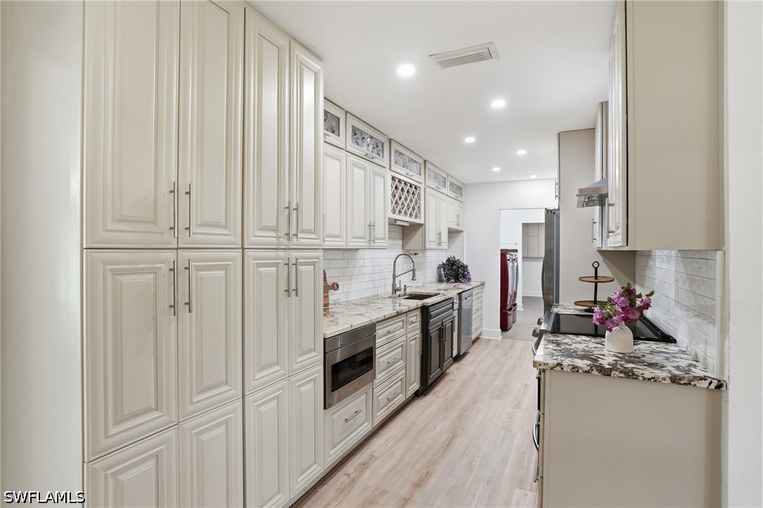 3 Bed SingleFamilyResidence for Sale in River Manor, photo 10