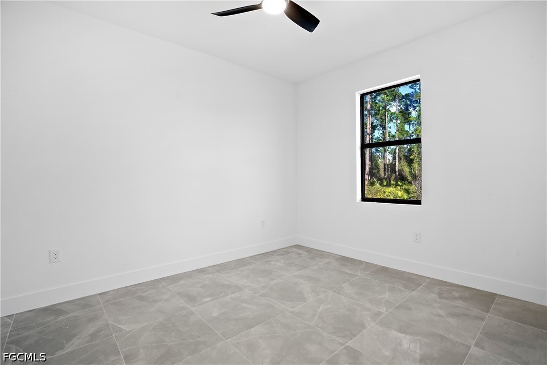 3 Bed SingleFamilyResidence for Sale in Lehigh Acres, photo 10