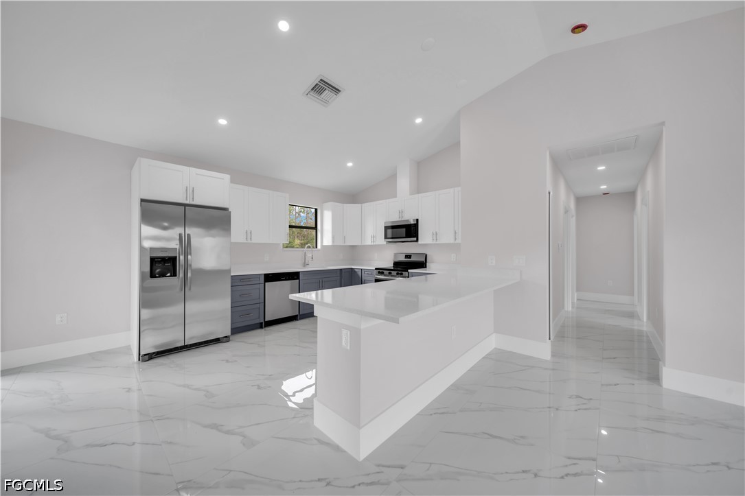 3 Bed SingleFamilyResidence for Sale in Lehigh Acres, photo 10