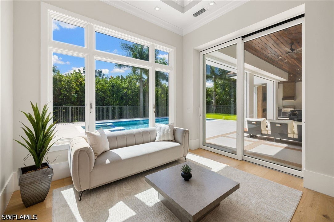 5 Bed Pool Home for Sale in Moorings, photo 10