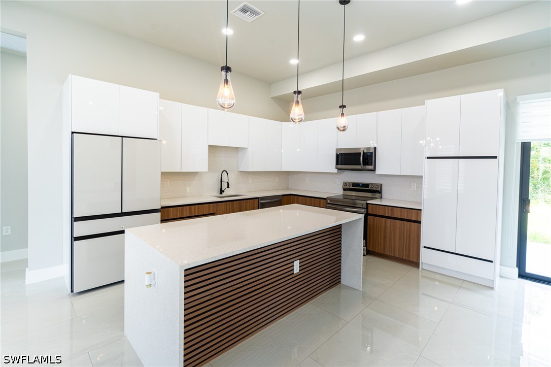 3 Bed SingleFamilyResidence for Sale in Lehigh Acres, photo 10