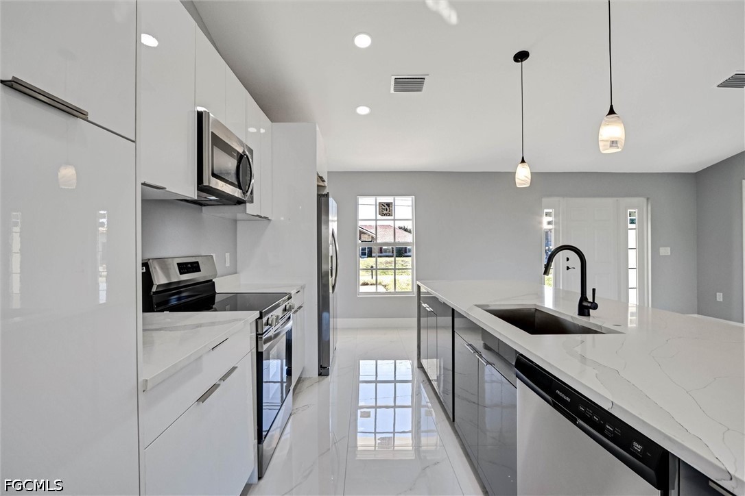 4 Bed Waterfront Home for Sale in Gator Circle, photo 10