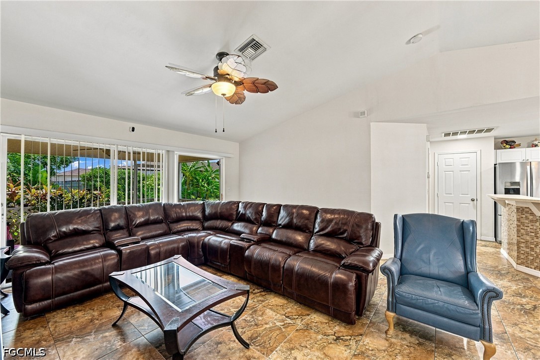 3 Bed SingleFamilyResidence for Sale in Cape Coral, photo 10
