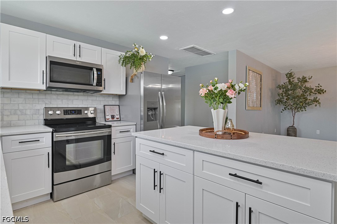 3 Bed SingleFamilyResidence for Sale in Fort Myers, photo 10