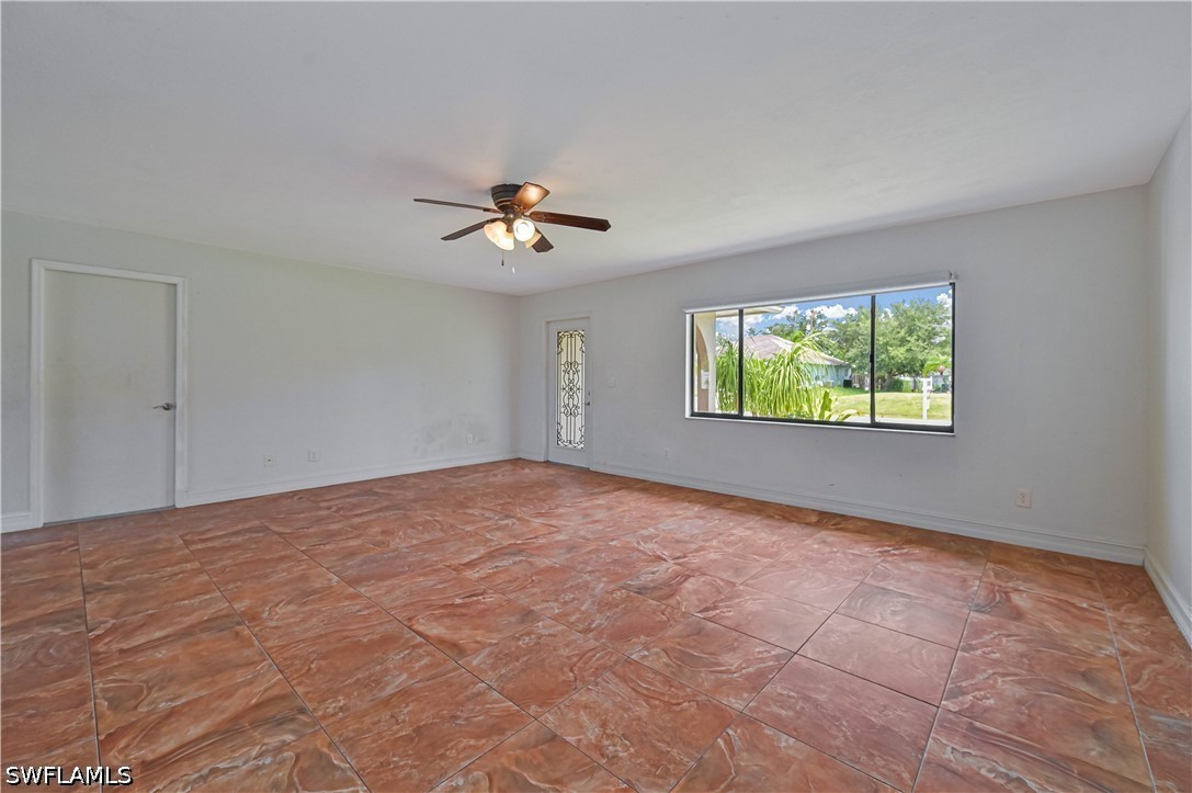 3 Bed SingleFamilyResidence for Sale in Cape Coral, photo 10