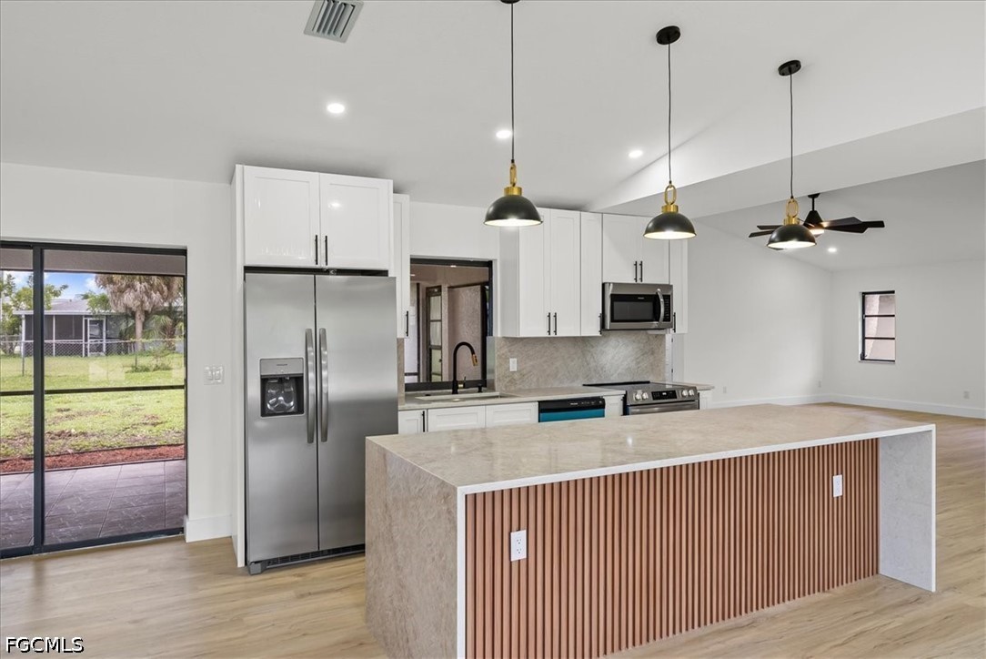 3 Bed SingleFamilyResidence for Sale in Cape Coral, photo 10