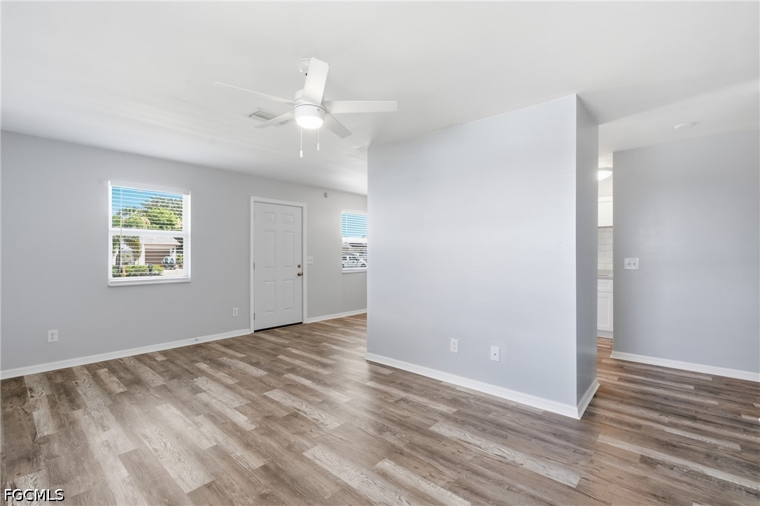 2 Bed SingleFamilyResidence for Sale in North Fort Myers, photo 10