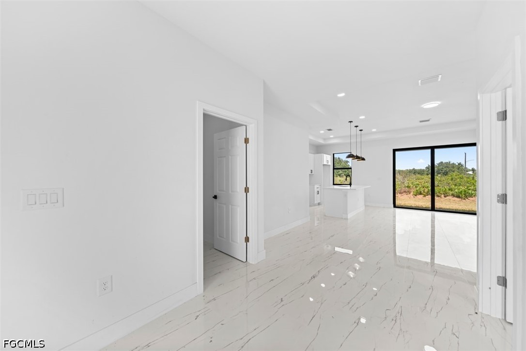 3 Bed SingleFamilyResidence for Sale in Lehigh Acres, photo 10
