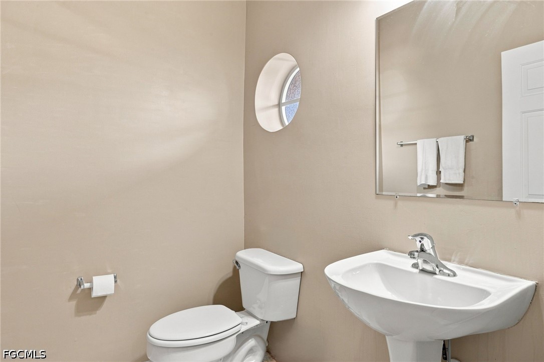 3 Bed SingleFamilyResidence for Sale in Fort Myers, photo 10