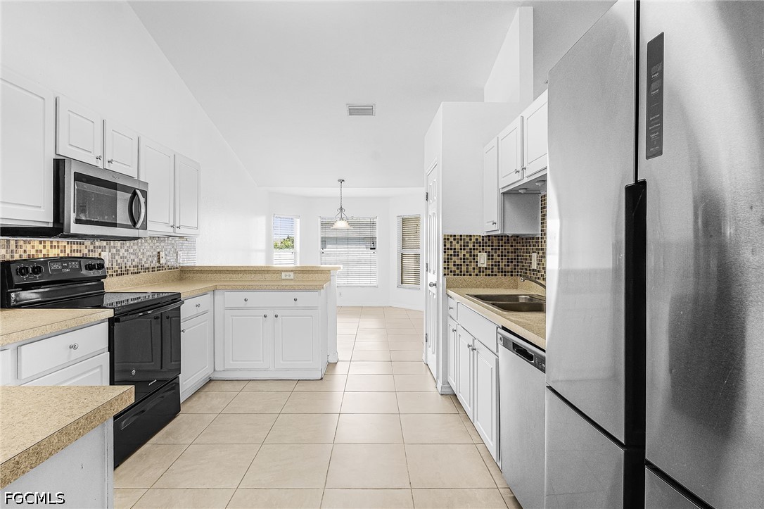 4 Bed SingleFamilyResidence for Sale in Cape Coral, photo 10