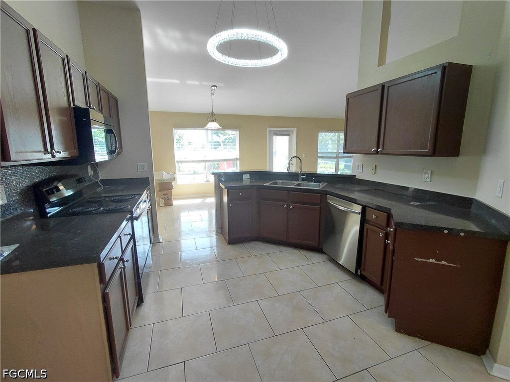 3 Bed Pool Home for Sale in Cape Coral, photo 10