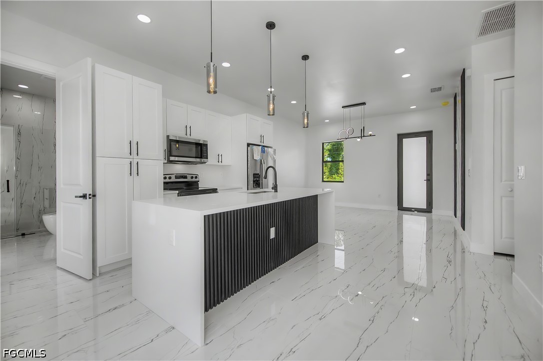 3 Bed SingleFamilyResidence for Sale in Lehigh Acres, photo 10