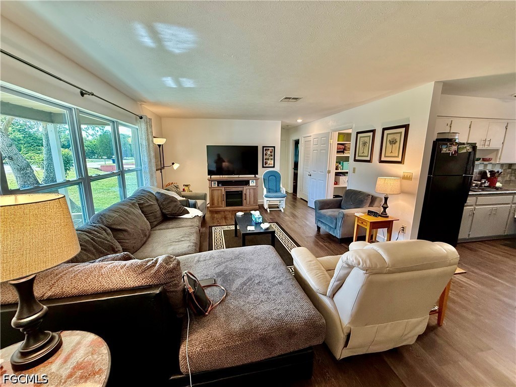2 Bed SingleFamilyResidence for Sale in Lehigh Acres, photo 10