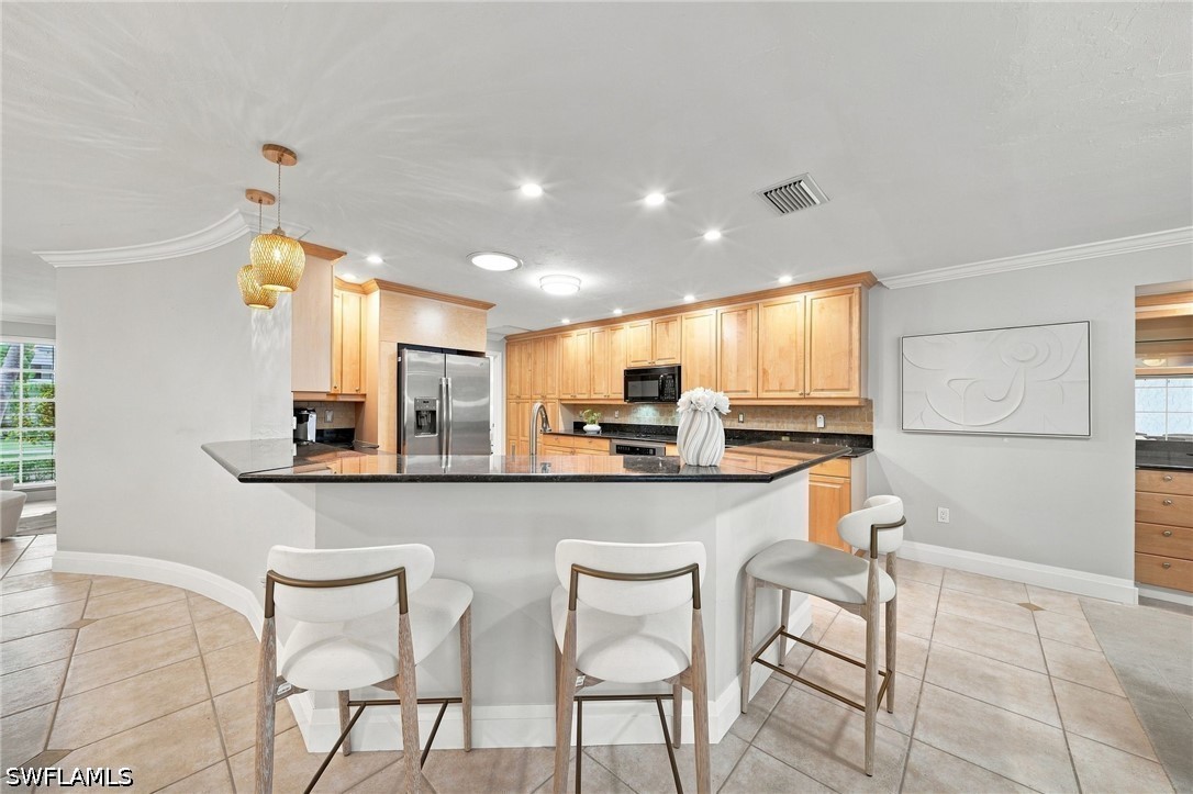 4 Bed Pool Home for Sale in Park Shore, photo 10