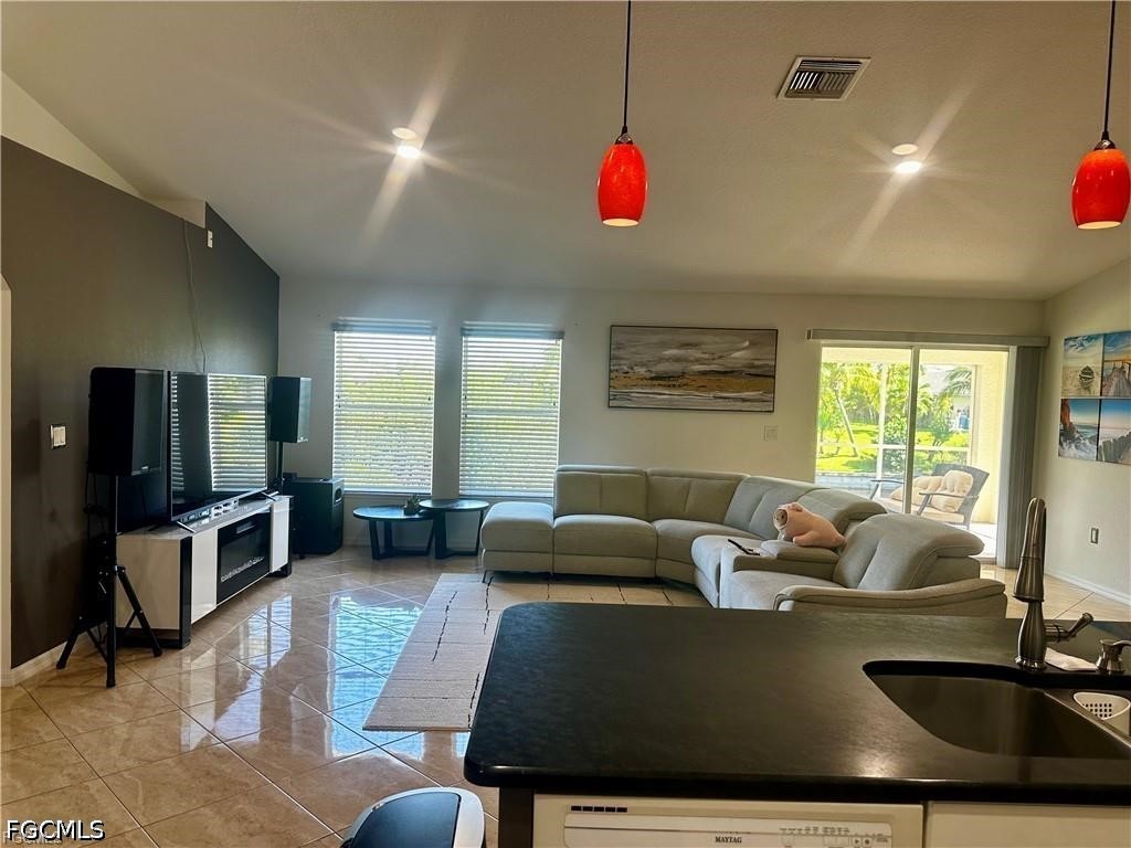 3 Bed Waterfront Home for Sale in Cape Coral, photo 10