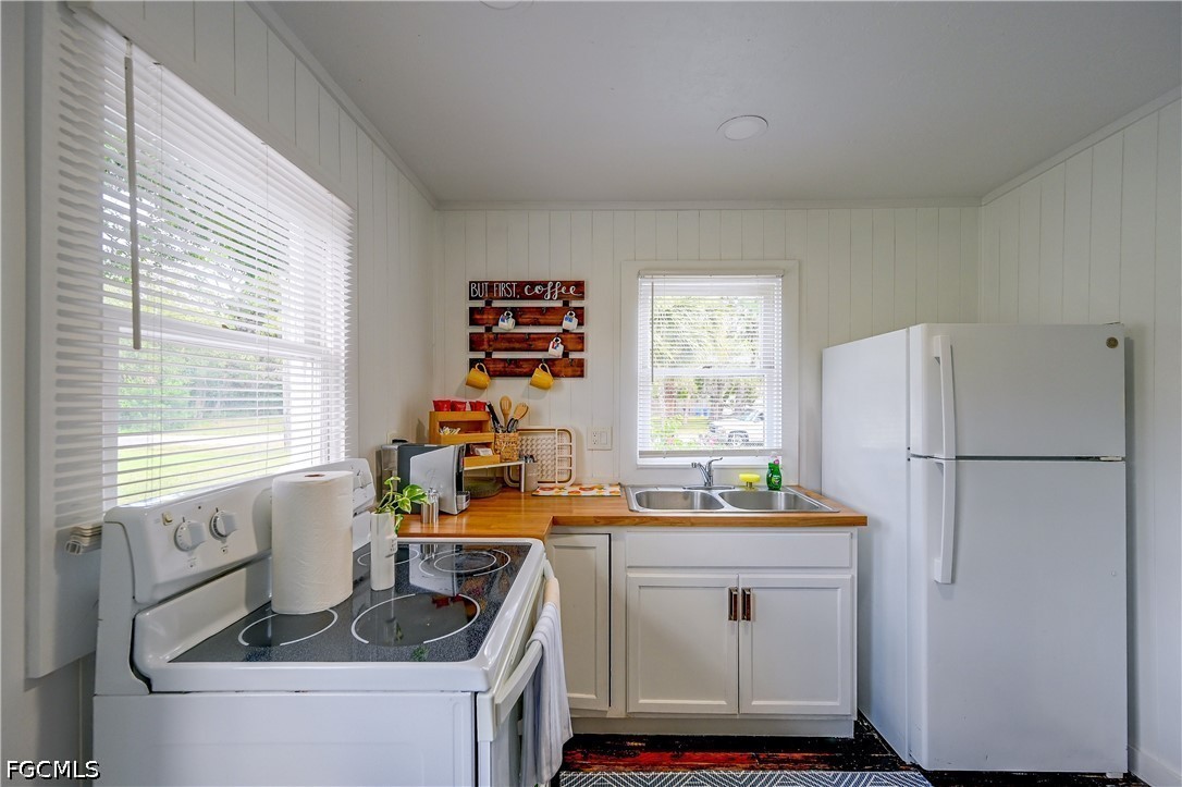 2 Bed SingleFamilyResidence for Sale in Heitmans, photo 10