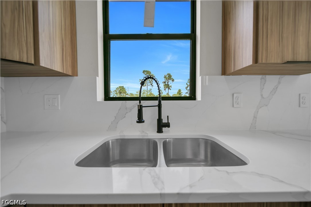3 Bed SingleFamilyResidence for Sale in Lehigh Acres, photo 10