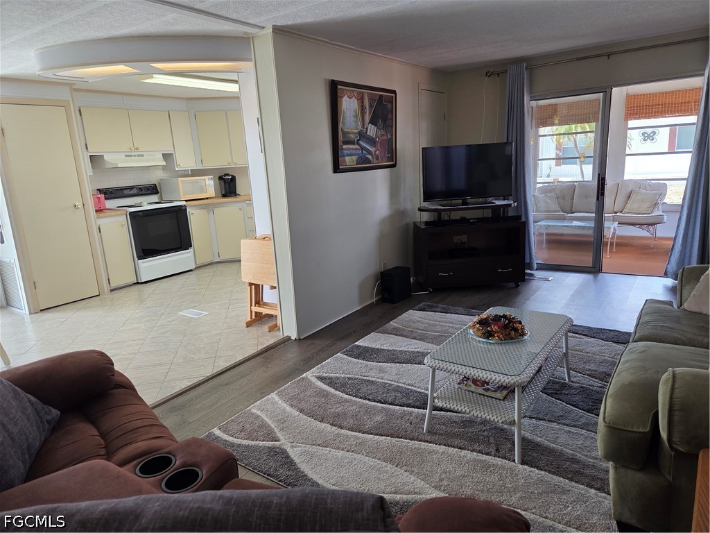 2 Bed ManufacturedHome for Sale in North Fort Myers, photo 10